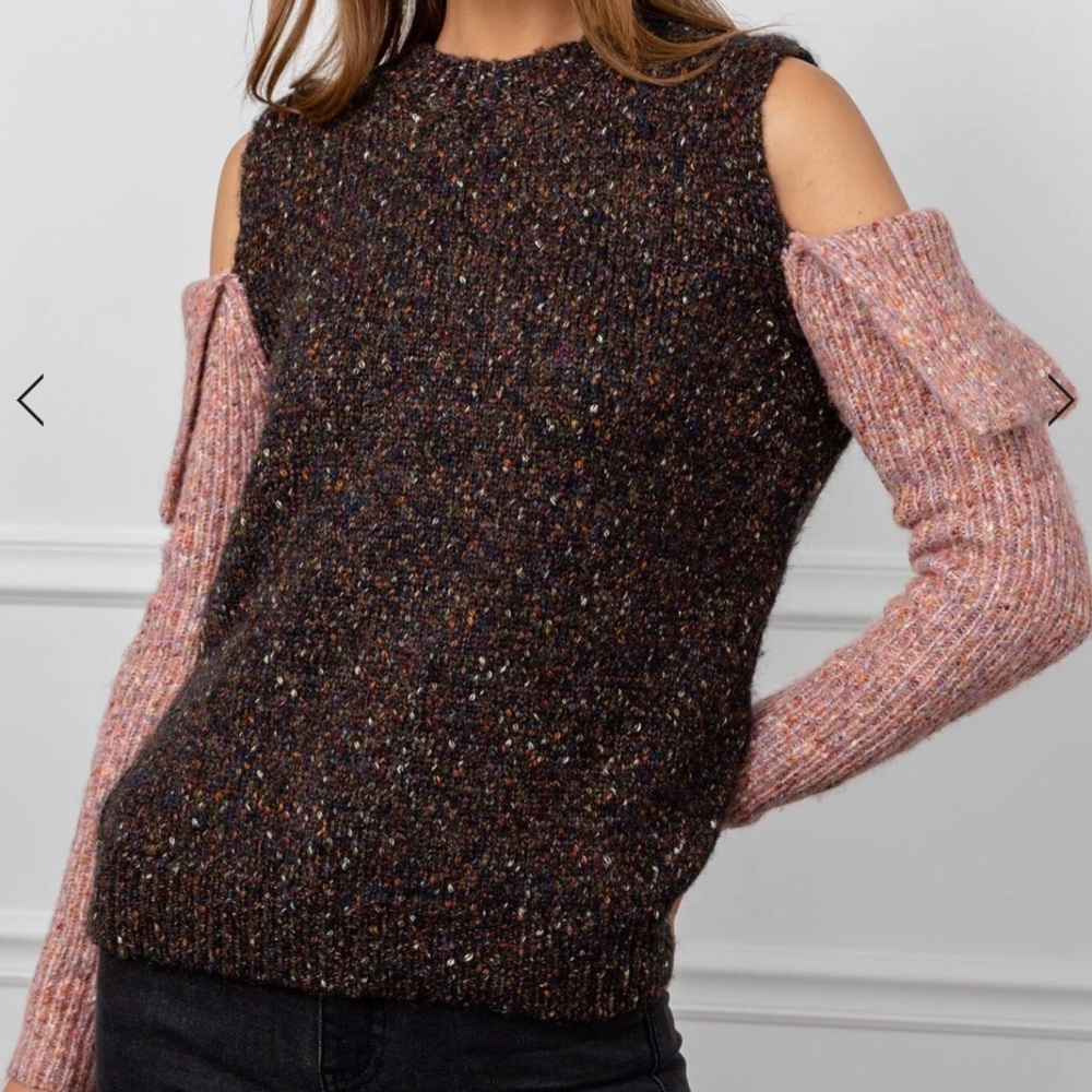 Detached sleeve sweater